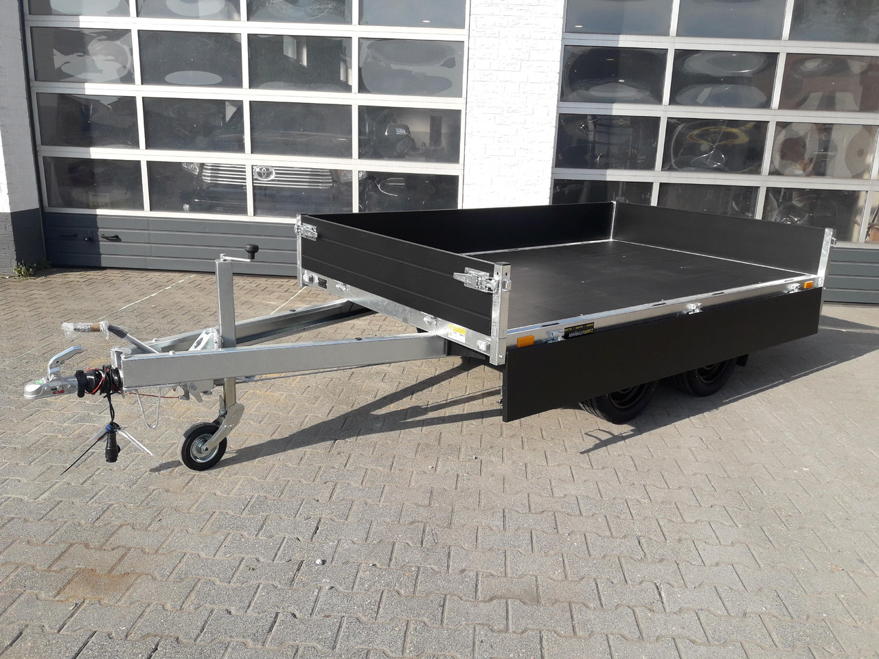 Saris PL276 170 2000 2 276x170x30cm black Edition LED Beleuchtung 13" (S) 2000kg - Platforminė/ Bortinė priekaba: foto 2 Saris PL276 170 2000 2 276x170x30cm black Edition LED Beleuchtung 13" (S) 2000kg - Platforminė/ Bortinė priekaba: foto 2