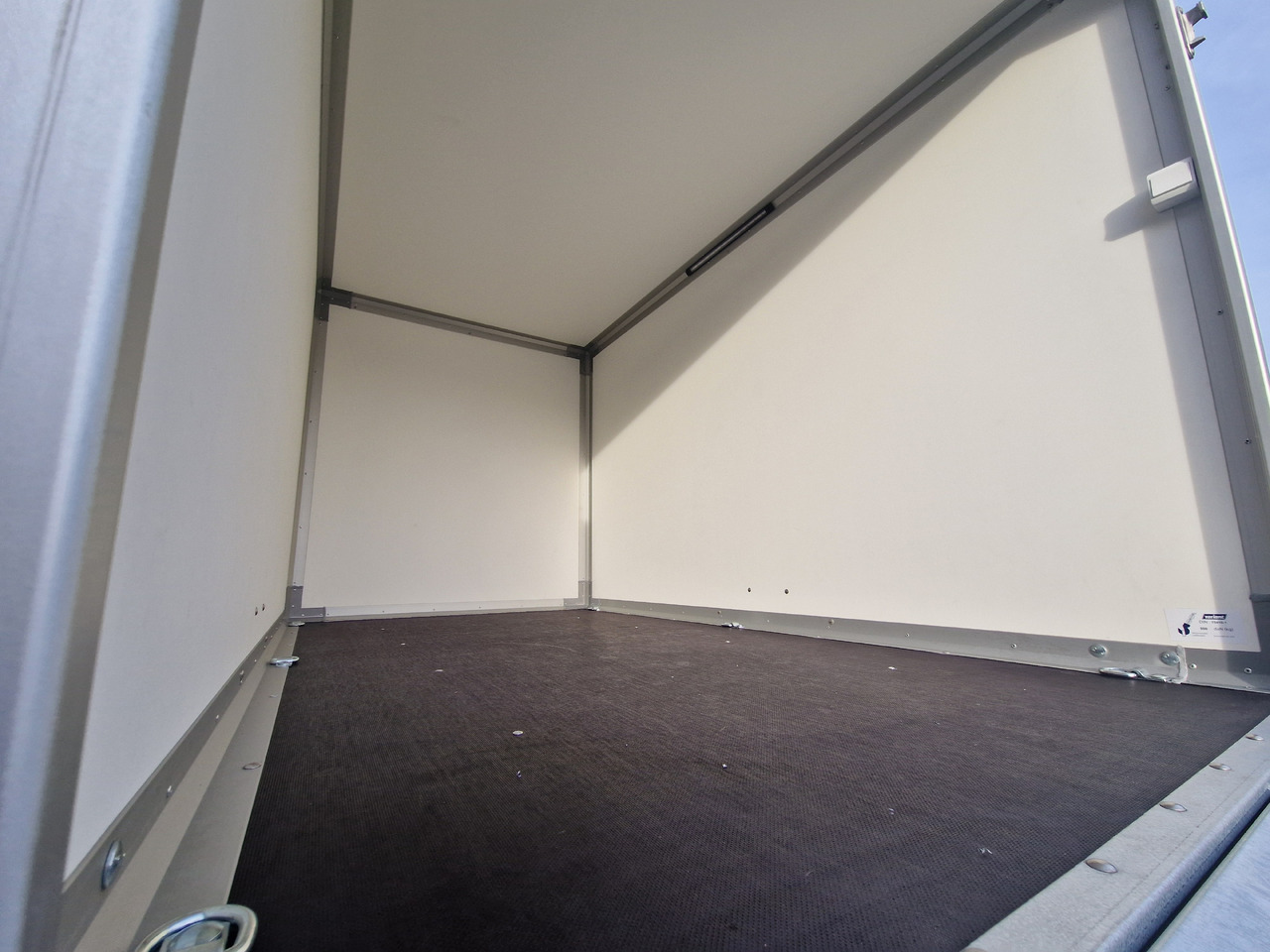 Variant C1315 C2 Edition black 258x148x157cm Alufelgen Heckrampe 1350kg 100km/H black deal - Motociklo priekaba: foto 5 Variant C1315 C2 Edition black 258x148x157cm Alufelgen Heckrampe 1350kg 100km/H black deal - Motociklo priekaba: foto 5