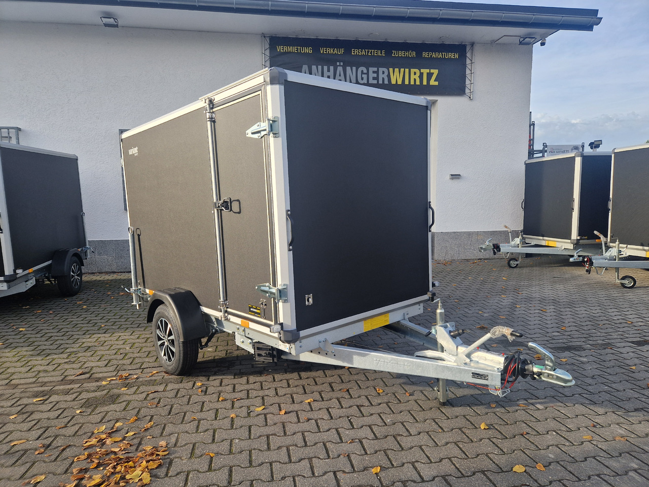 Variant C1315 C2 Edition black 258x148x157cm Alufelgen Seitentür 1350kg 100km/H black deal - Furgonas priekaba: foto 2 Variant C1315 C2 Edition black 258x148x157cm Alufelgen Seitentür 1350kg 100km/H black deal - Furgonas priekaba: foto 2