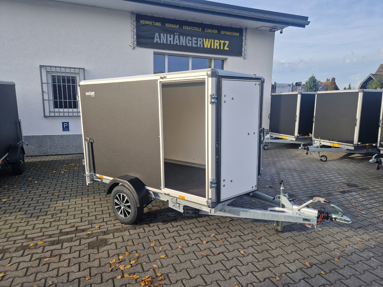 Variant C1315 C2 Edition black 258x148x157cm Alufelgen Seitentür 1350kg 100km/H black deal - Furgonas priekaba: foto 1 Variant C1315 C2 Edition black 258x148x157cm Alufelgen Seitentür 1350kg 100km/H black deal - Furgonas priekaba: foto 1