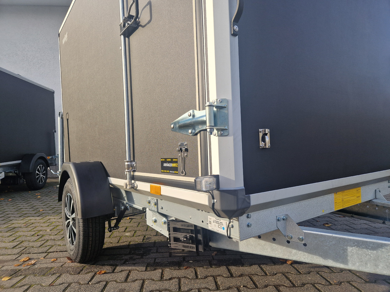 Variant C1315 C2 Edition black 258x148x157cm Alufelgen Seitentür 1350kg 100km/H black deal - Furgonas priekaba: foto 3 Variant C1315 C2 Edition black 258x148x157cm Alufelgen Seitentür 1350kg 100km/H black deal - Furgonas priekaba: foto 3