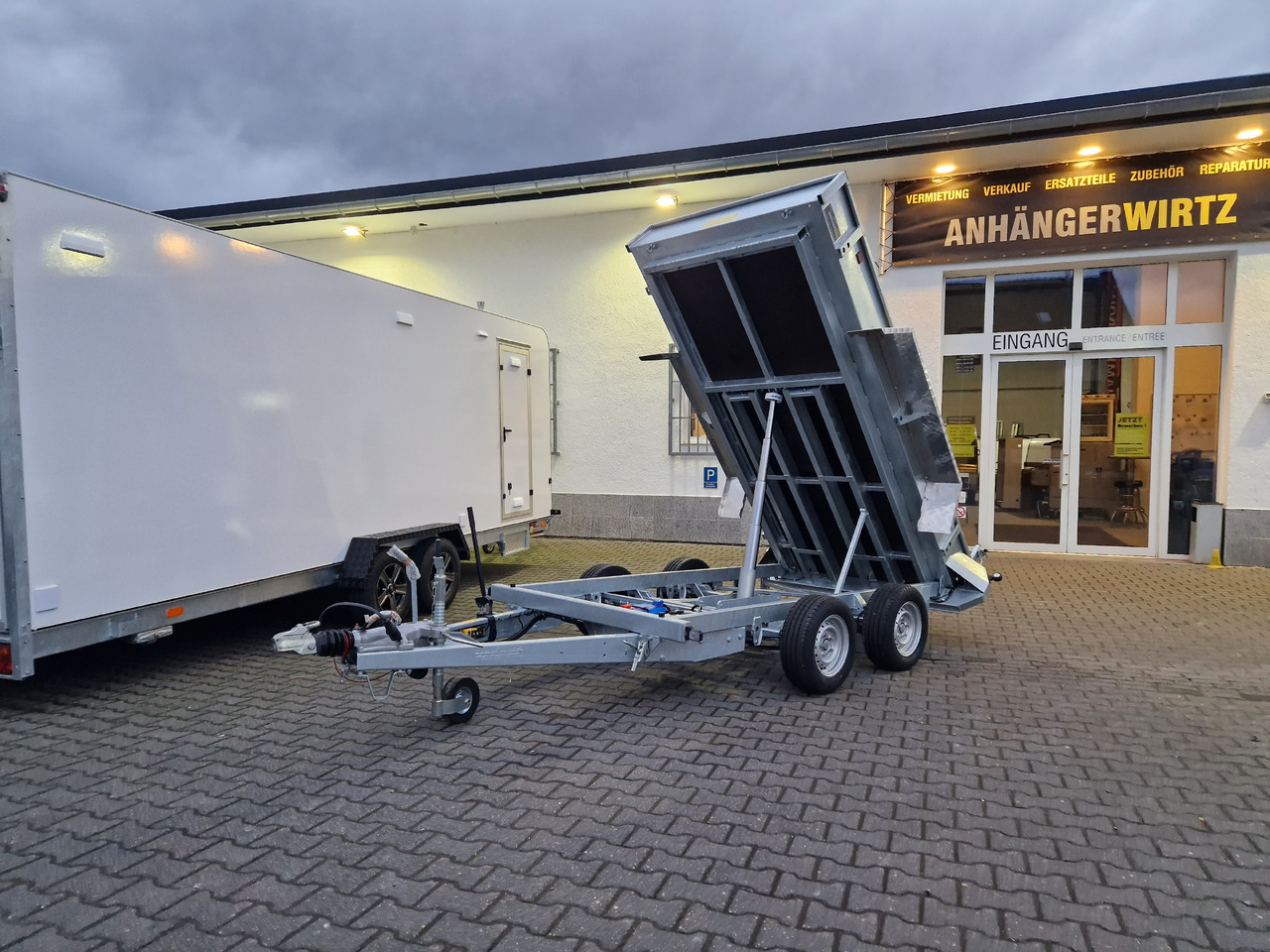 Variant Heckkipper Tieflader 3515 MT20 300x150x30cm Auffahrrampen Stützen Parabelfeder 3500kg 100km - Savivartis priekaba: foto 2 Variant Heckkipper Tieflader 3515 MT20 300x150x30cm Auffahrrampen Stützen Parabelfeder 3500kg 100km - Savivartis priekaba: foto 2