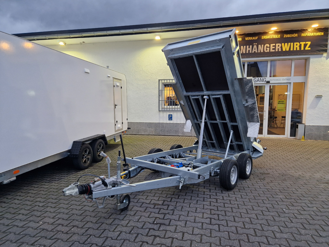 Variant Heckkipper Tieflader 3515 MT20 300x150x30cm Auffahrrampen Stützen Parabelfeder 3500kg 100km - Savivartis priekaba: foto 4 Variant Heckkipper Tieflader 3515 MT20 300x150x30cm Auffahrrampen Stützen Parabelfeder 3500kg 100km - Savivartis priekaba: foto 4
