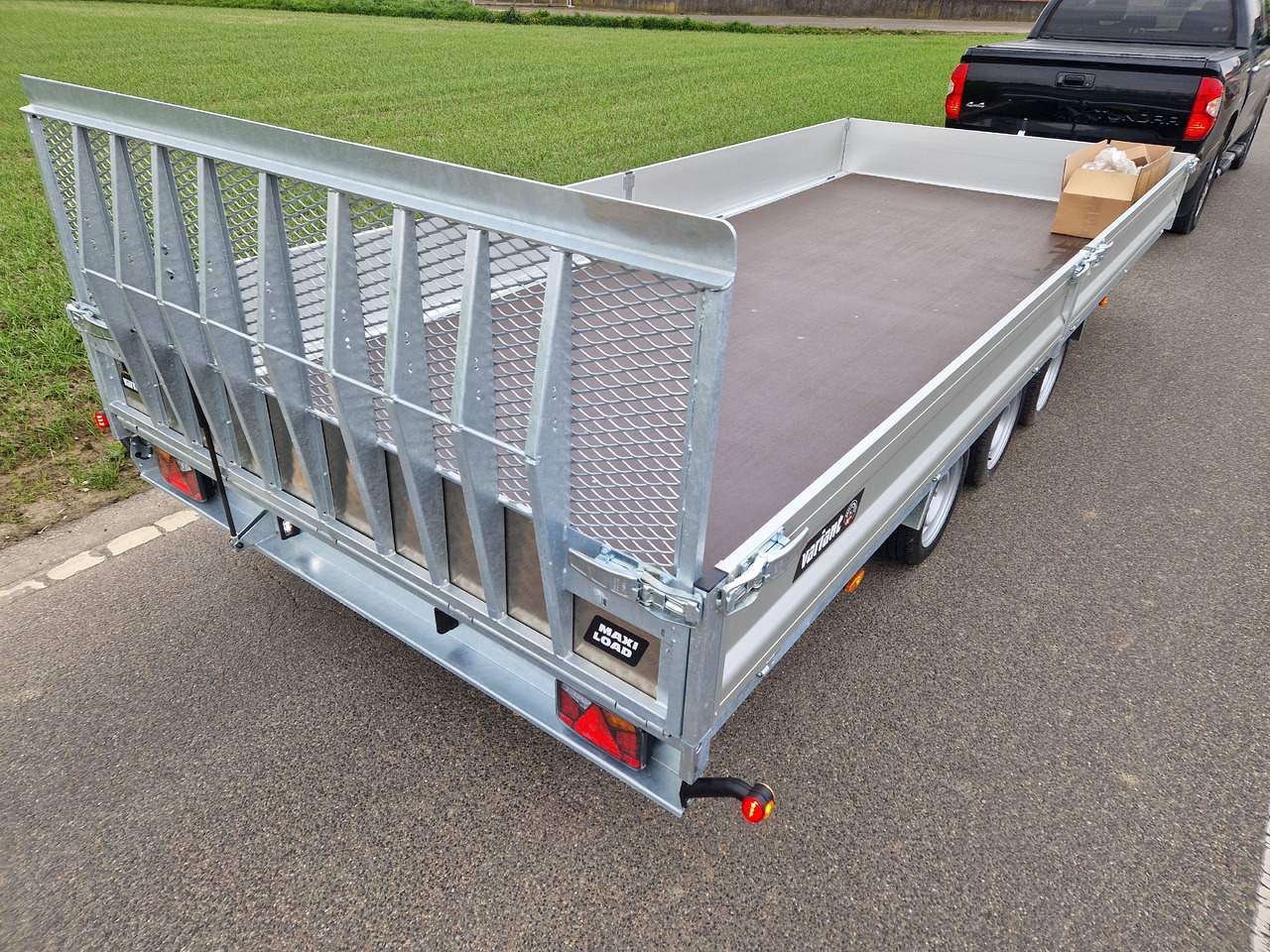 Variant Maschinentransporter 3553 UX Maxi Load LED Tridem Parabelfeder 3500kg Modell 2024 - Savivartis priekaba: foto 5 Variant Maschinentransporter 3553 UX Maxi Load LED Tridem Parabelfeder 3500kg Modell 2024 - Savivartis priekaba: foto 5