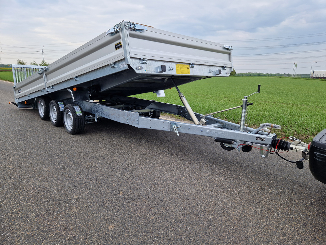 Variant Maschinentransporter 3553 UX Maxi Load LED Tridem Parabelfeder 3500kg Modell 2024 - Savivartis priekaba: foto 1 Variant Maschinentransporter 3553 UX Maxi Load LED Tridem Parabelfeder 3500kg Modell 2024 - Savivartis priekaba: foto 1