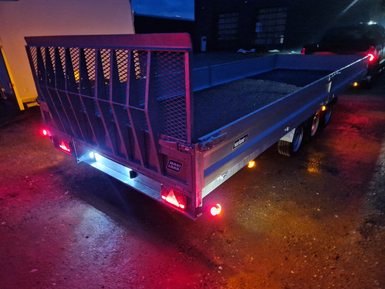 Variant Maschinentransporter 3563 UX Maxi Load 620x210x30cm LED Tridem Parabelfeder 3500kg Modell 24 - Priekaba spec technikai: foto 3 Variant Maschinentransporter 3563 UX Maxi Load 620x210x30cm LED Tridem Parabelfeder 3500kg Modell 24 - Priekaba spec technikai: foto 3