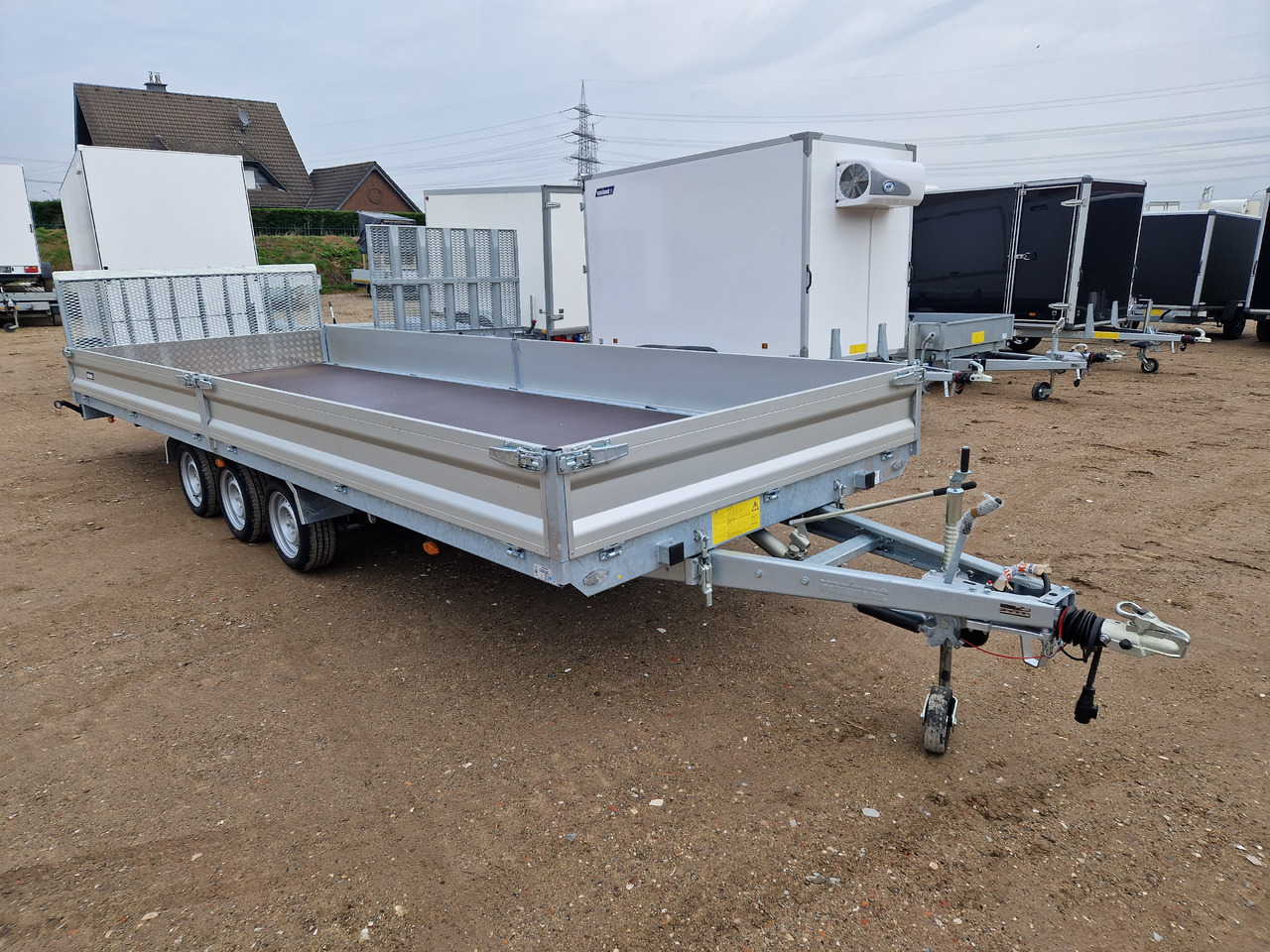 Variant Maschinentransporter 3563 UX Maxi Load 620x210x30cm LED Tridem Parabelfeder 3500kg Modell 24 - Priekaba spec technikai: foto 5 Variant Maschinentransporter 3563 UX Maxi Load 620x210x30cm LED Tridem Parabelfeder 3500kg Modell 24 - Priekaba spec technikai: foto 5