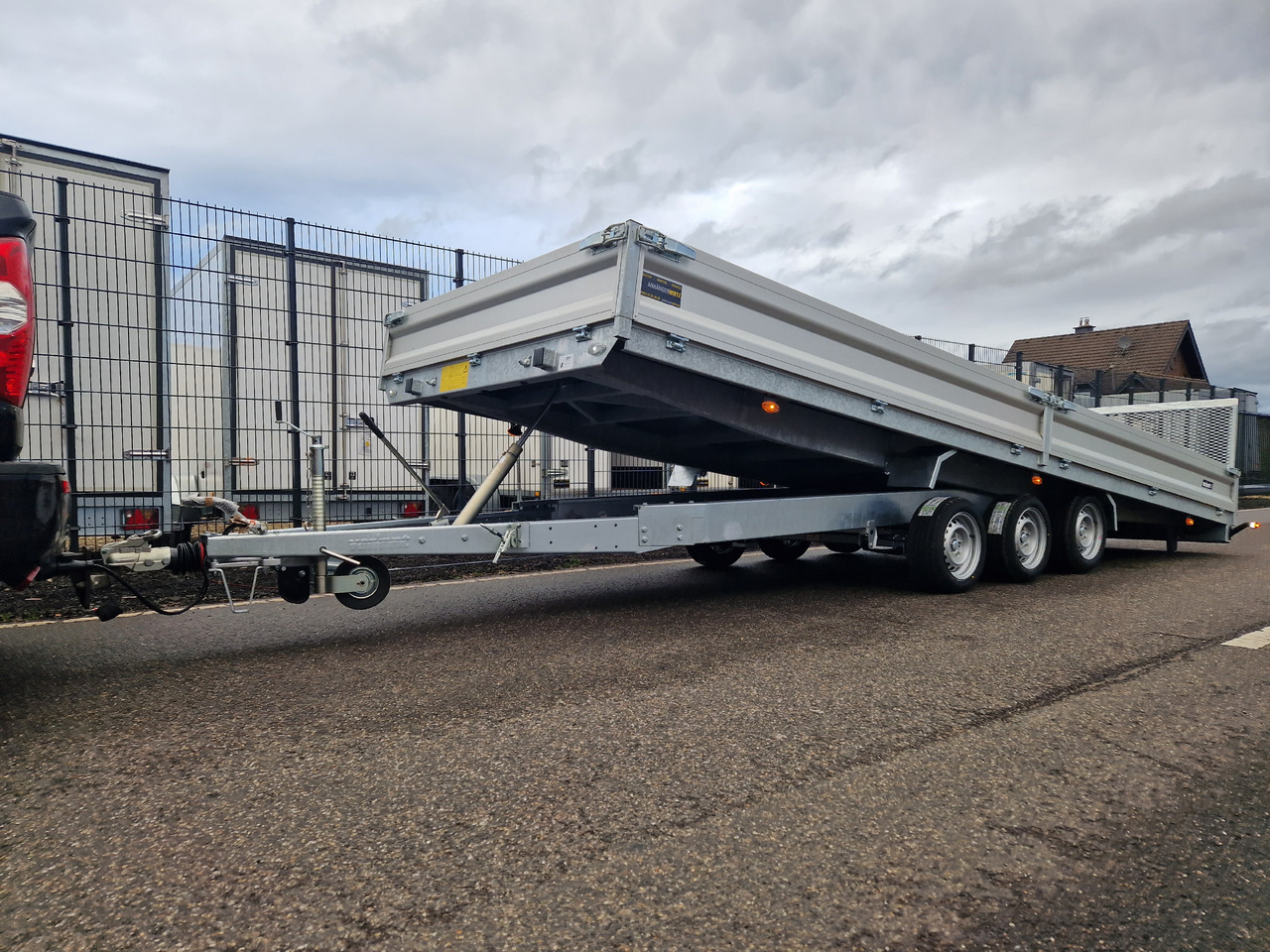 Variant Maschinentransporter 3563 UX Maxi Load 620x210x30cm LED Tridem Parabelfeder 3500kg Modell 24 - Priekaba spec technikai: foto 1 Variant Maschinentransporter 3563 UX Maxi Load 620x210x30cm LED Tridem Parabelfeder 3500kg Modell 24 - Priekaba spec technikai: foto 1