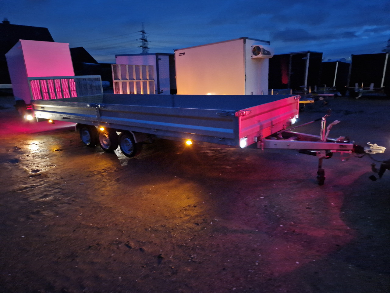 Variant Maschinentransporter 3563 UX Maxi Load 620x210x30cm LED Tridem Parabelfeder 3500kg Modell 24 - Priekaba spec technikai: foto 2 Variant Maschinentransporter 3563 UX Maxi Load 620x210x30cm LED Tridem Parabelfeder 3500kg Modell 24 - Priekaba spec technikai: foto 2
