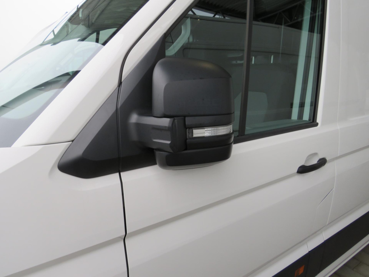 VOLKSWAGEN Crafter 35 L3H3 Kasten 4MOTION Navi ZV - Krovininis mikroautobusas: foto 2 VOLKSWAGEN Crafter 35 L3H3 Kasten 4MOTION Navi ZV - Krovininis mikroautobusas: foto 2