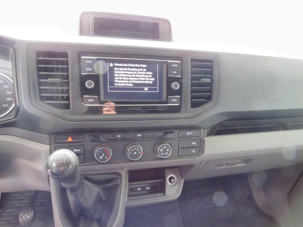 VOLKSWAGEN Crafter 35 L3H3 Kasten Euro6 Klima ZV - Krovininis mikroautobusas: foto 3 VOLKSWAGEN Crafter 35 L3H3 Kasten Euro6 Klima ZV - Krovininis mikroautobusas: foto 3