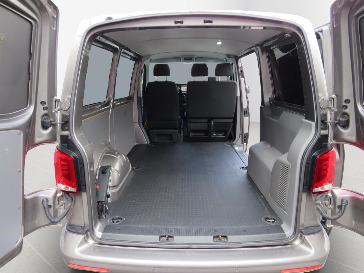 VOLKSWAGEN T6.1 Transporter Trendline 2.0 TDI Kasten Euro6 ZV - Mažas furgonas: foto 4 VOLKSWAGEN T6.1 Transporter Trendline 2.0 TDI Kasten Euro6 ZV - Mažas furgonas: foto 4