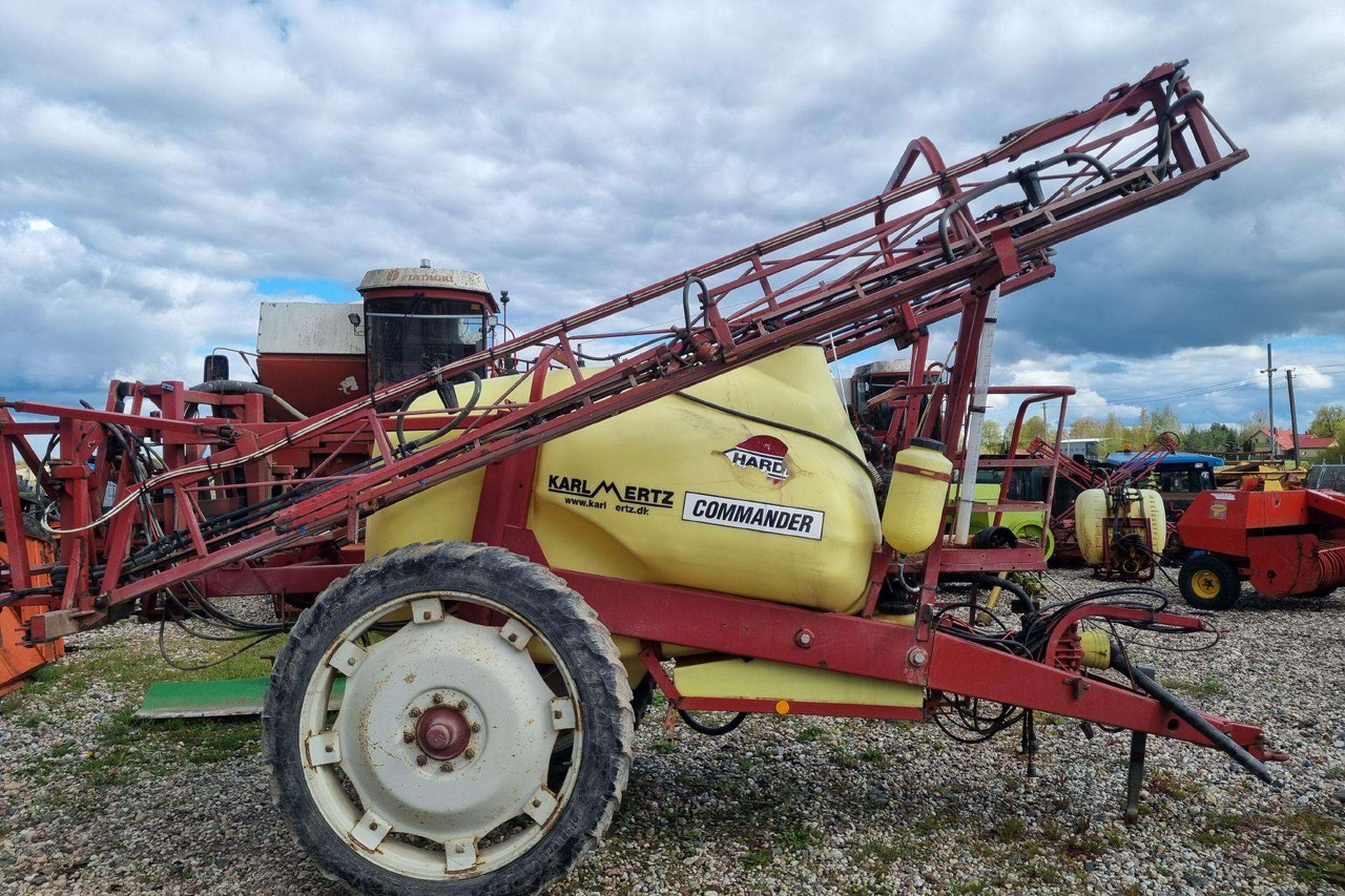 Hardi Commander 2600 - Prikabinamas purkštuvas: foto 1 Hardi Commander 2600 - Prikabinamas purkštuvas: foto 1