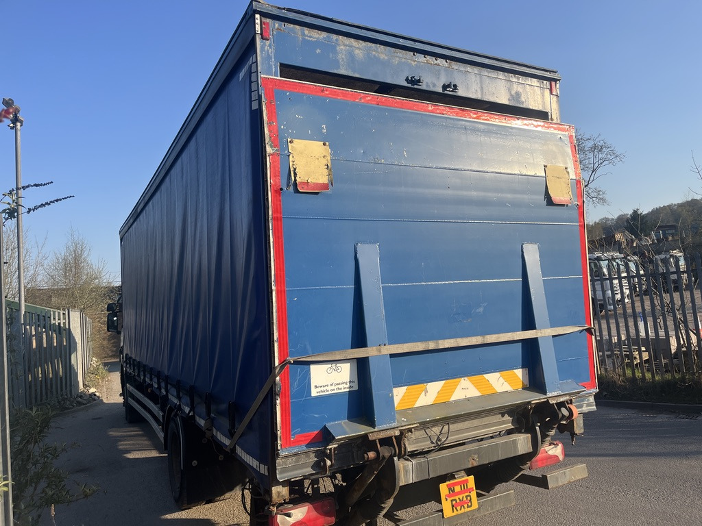 Scania P230 4x2 Curtain side - Tentinis sunkvežimis: foto 4 Scania P230 4x2 Curtain side - Tentinis sunkvežimis: foto 4