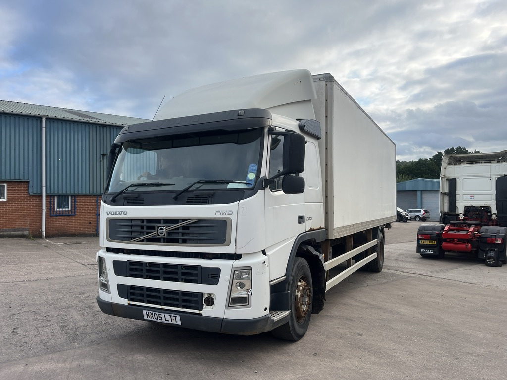 Volvo FM9 300 4x2 Box Van - Furgonas su krovinių dėže: foto 1 Volvo FM9 300 4x2 Box Van - Furgonas su krovinių dėže: foto 1