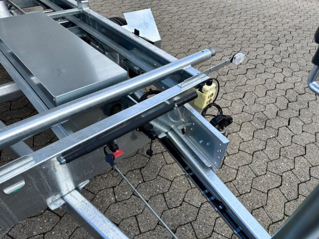 Humbaur 3-Seitenkipper HTK 2700.27 E-Pumpe Alu, 2670 x 1500 x 350 mm, 2,7 to. - Savivartis priekaba: foto 3 Humbaur 3-Seitenkipper HTK 2700.27 E-Pumpe Alu, 2670 x 1500 x 350 mm, 2,7 to. - Savivartis priekaba: foto 3