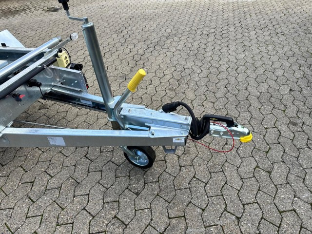 Humbaur 3-Seitenkipper HTK 2700.27 E-Pumpe Alu, 2670 x 1500 x 350 mm, 2,7 to. - Savivartis priekaba: foto 2 Humbaur 3-Seitenkipper HTK 2700.27 E-Pumpe Alu, 2670 x 1500 x 350 mm, 2,7 to. - Savivartis priekaba: foto 2