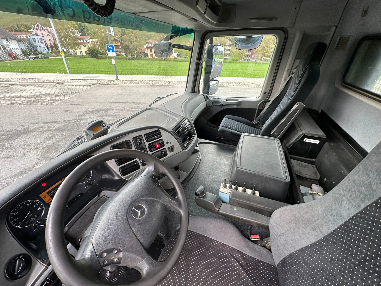 MERCEDES-BENZ Actros 18.32 4x2 Trösch absetzkipper - Nuožulnaus pakėlimo ant platformos sunkvežimis: foto 2 MERCEDES-BENZ Actros 18.32 4x2 Trösch absetzkipper - Nuožulnaus pakėlimo ant platformos sunkvežimis: foto 2