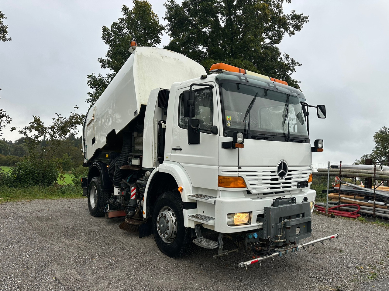 MERCEDES-BENZ Atego 1823 4x4 Faun 7m3 - Gatvių šlavimo mašina: foto 2 MERCEDES-BENZ Atego 1823 4x4 Faun 7m3 - Gatvių šlavimo mašina: foto 2