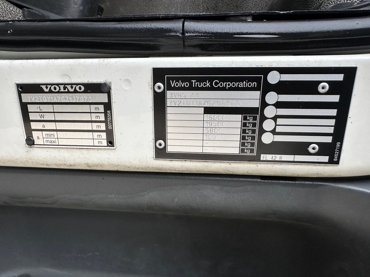VOLVO FL 280 4x2 Hebebühne - Tentinis sunkvežimis: foto 4 VOLVO FL 280 4x2 Hebebühne - Tentinis sunkvežimis: foto 4