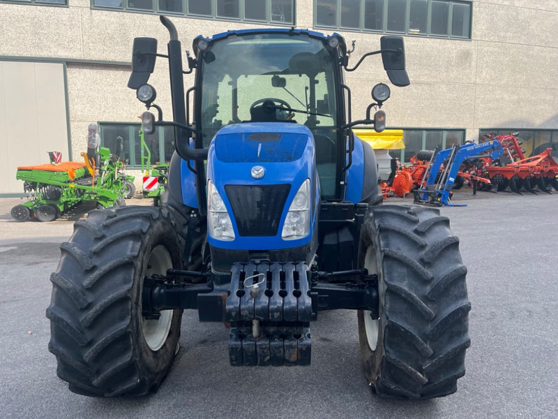 New Holland T 5.95 DC - Traktorius: foto 2 New Holland T 5.95 DC - Traktorius: foto 2