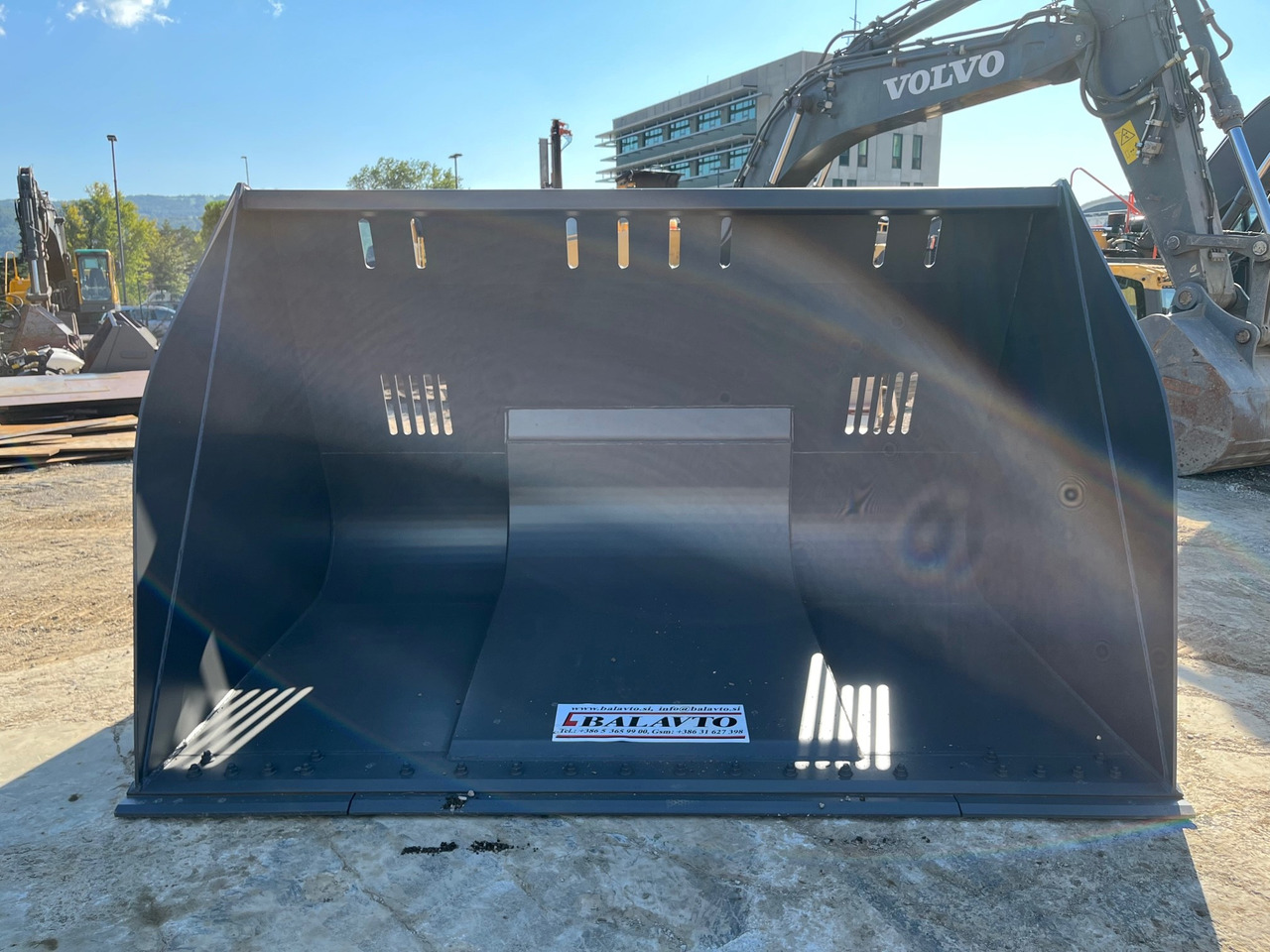 Balavto Loader bucket 3000 mm - Krautuvo kaušas: foto 1 Balavto Loader bucket 3000 mm - Krautuvo kaušas: foto 1