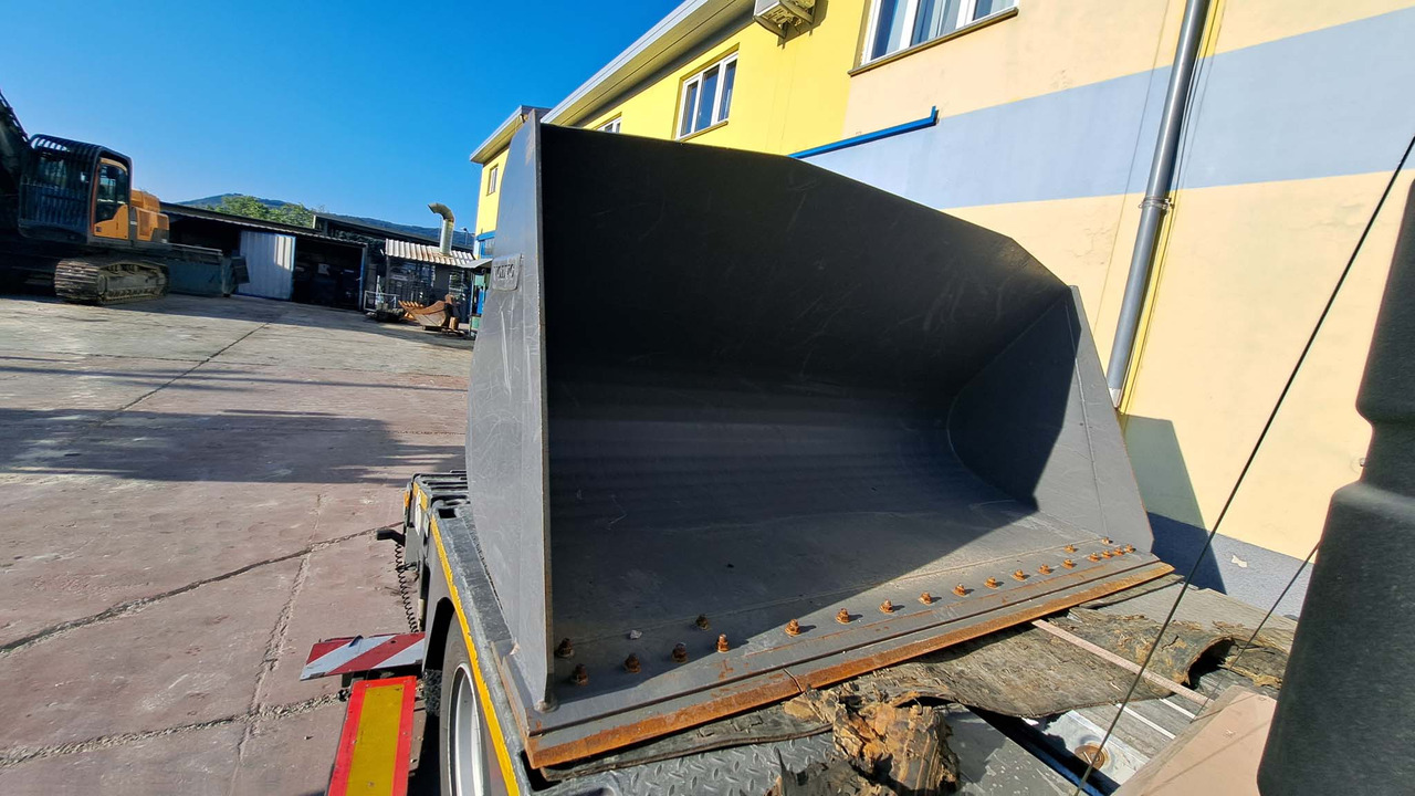 VOLVO 2500 mm for 12-15 ton wheel loaders - Krautuvo kaušas: foto 1 VOLVO 2500 mm for 12-15 ton wheel loaders - Krautuvo kaušas: foto 1