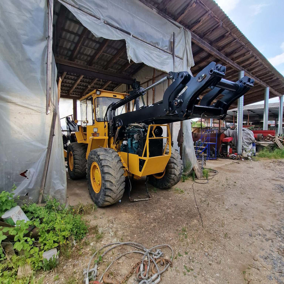 VOLVO BM6300 - Ekskavatorius-krautuvas: foto 3 VOLVO BM6300 - Ekskavatorius-krautuvas: foto 3