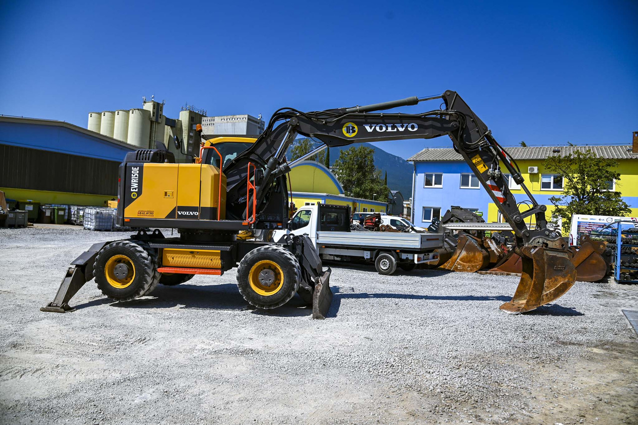 Ratinis ekskavatorius VOLVO EWR150E: foto 9