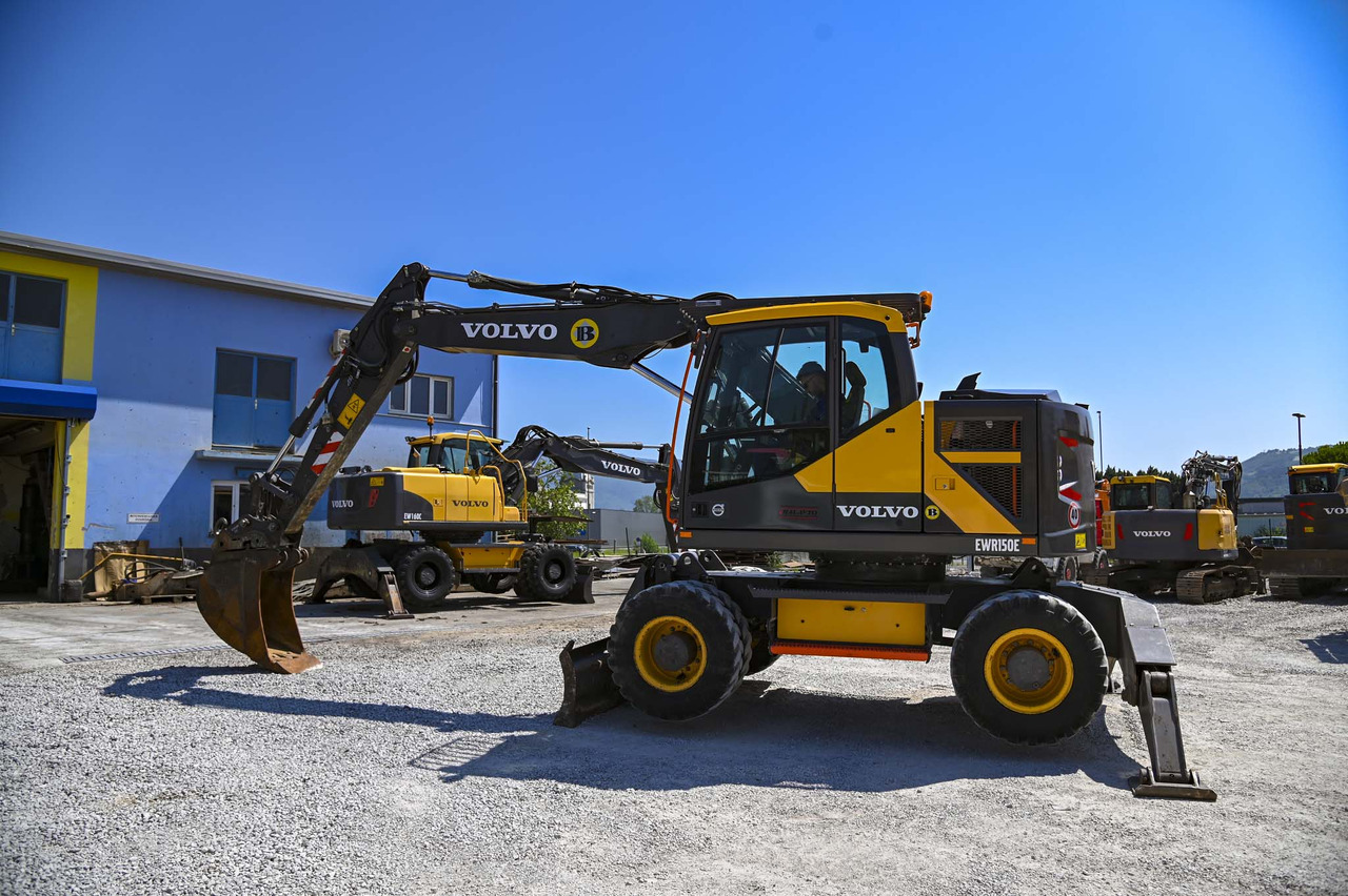 VOLVO EWR150E - Ratinis krautuvas: foto 3 VOLVO EWR150E - Ratinis krautuvas: foto 3