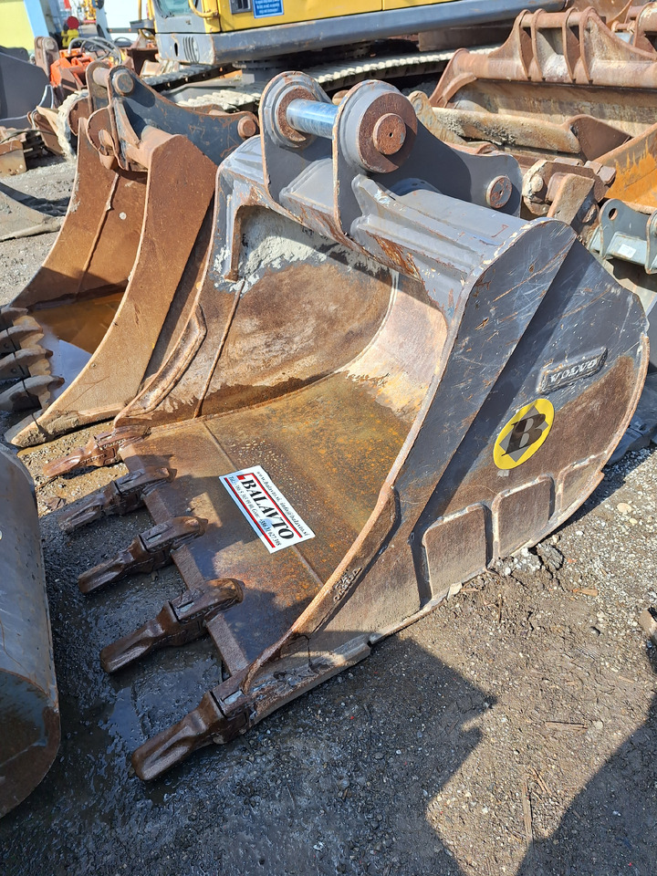 VOLVO digging bucket 1100 mm - Ekskavatoriaus kaušas: foto 4 VOLVO digging bucket 1100 mm - Ekskavatoriaus kaušas: foto 4