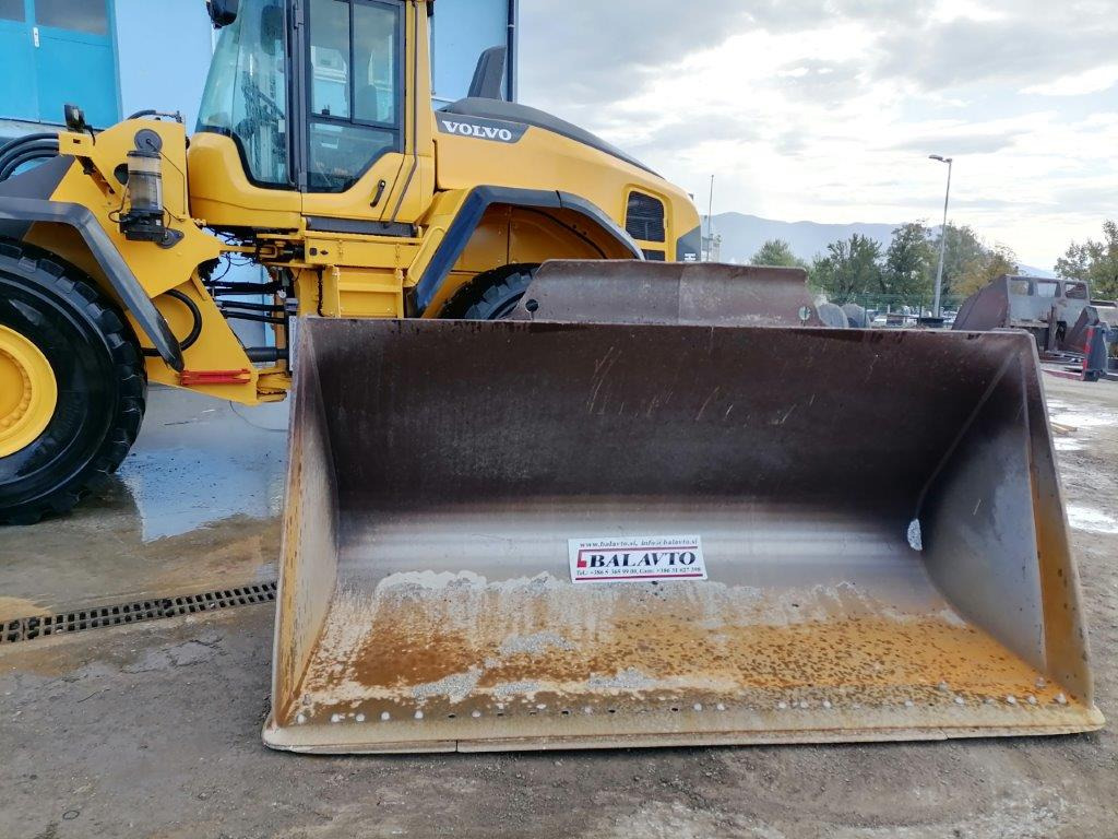 VOLVO loader bucket 2800 mm - Krautuvo kaušas - Ratinis krautuvas: foto 1 VOLVO loader bucket 2800 mm - Krautuvo kaušas - Ratinis krautuvas: foto 1