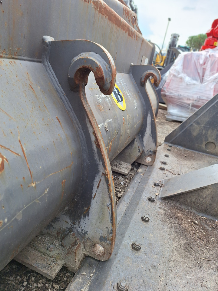 Volvo 93812 loader bucket 2300 mm BOE - Krautuvo kaušas: foto 4 Volvo 93812 loader bucket 2300 mm BOE - Krautuvo kaušas: foto 4