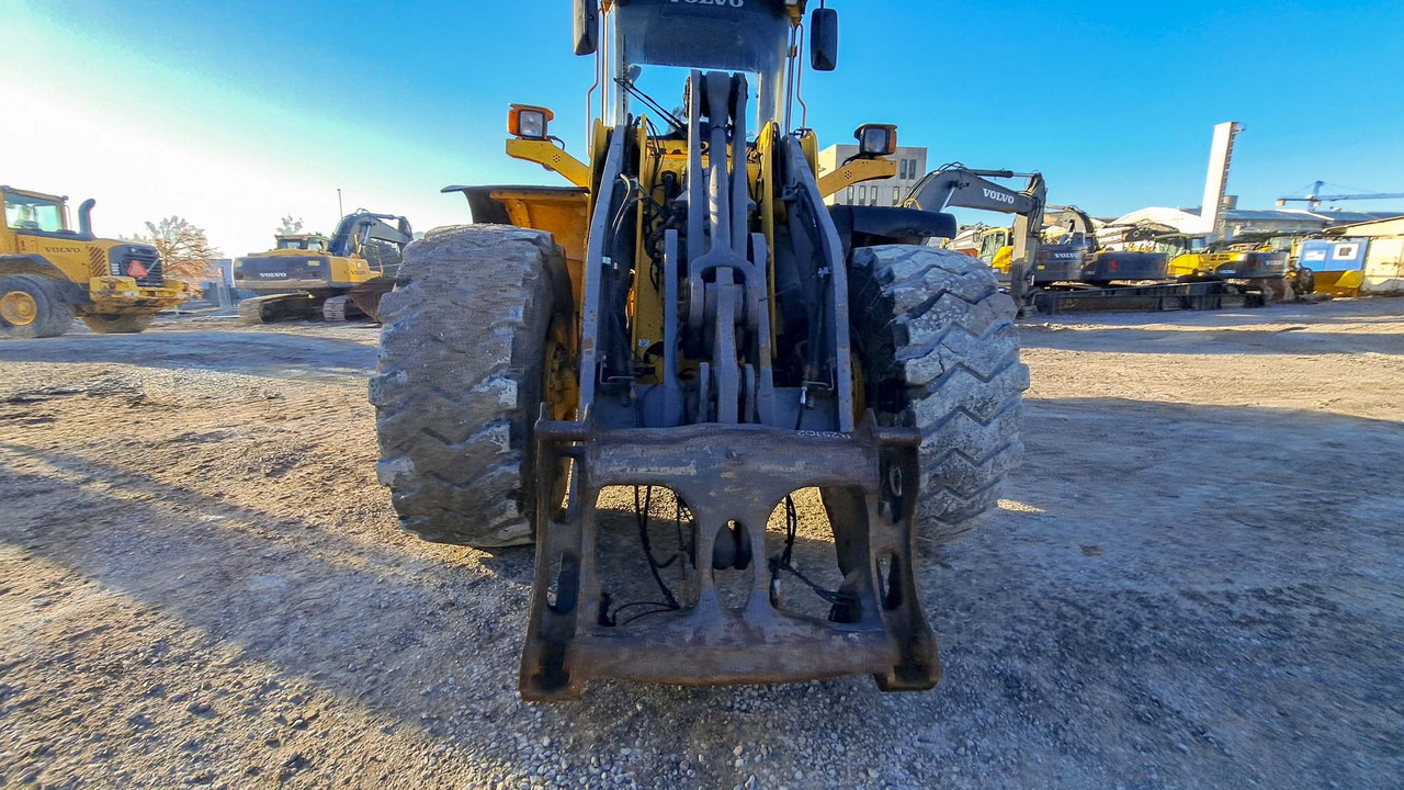 Volvo L120E - Ratinis krautuvas: foto 2 Volvo L120E - Ratinis krautuvas: foto 2