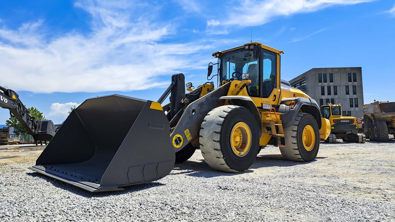 Volvo L120H - Ratinis krautuvas: foto 2 Volvo L120H - Ratinis krautuvas: foto 2