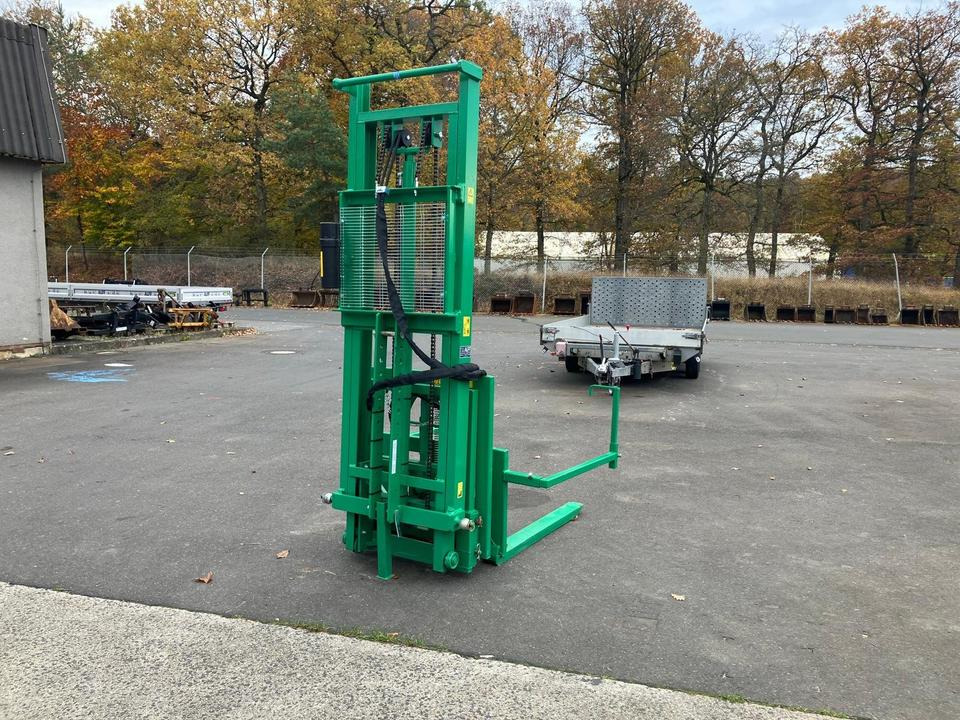 Heckstapler Dreipunkt mit Kistendrehgerät - Šakės: foto 2 Heckstapler Dreipunkt mit Kistendrehgerät - Šakės: foto 2