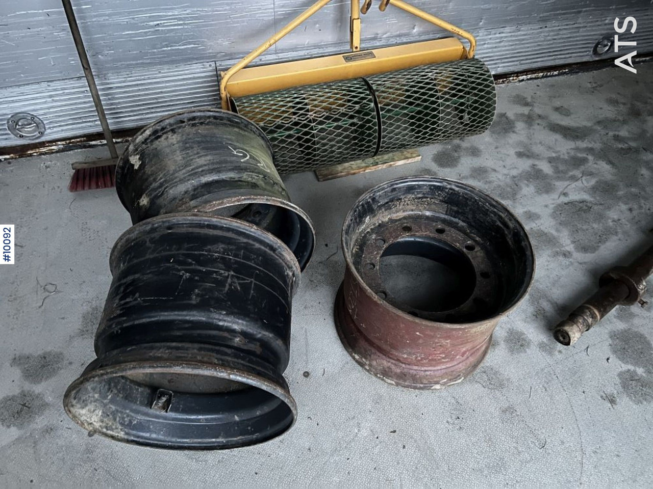 4pcs 18R19.5 Michelin tires on rims - Padanga - Statybinė technika: foto 5 4pcs 18R19.5 Michelin tires on rims - Padanga - Statybinė technika: foto 5