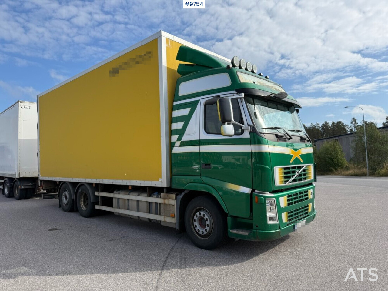 Box Truck Volvo FH 480 with 4-axle Ekeri trailer (VIDEO) - Furgonas sunkvežimis: foto 2 Box Truck Volvo FH 480 with 4-axle Ekeri trailer (VIDEO) - Furgonas sunkvežimis: foto 2