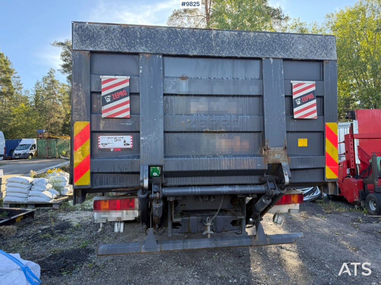 Platforminis/ Bortinis sunkvežimis, Sunkvežimis su kranu Crane truck Scania P94 230 with tail lift: foto 9 Platforminis/ Bortinis sunkvežimis, Sunkvežimis su kranu Crane truck Scania P94 230 with tail lift: foto 9