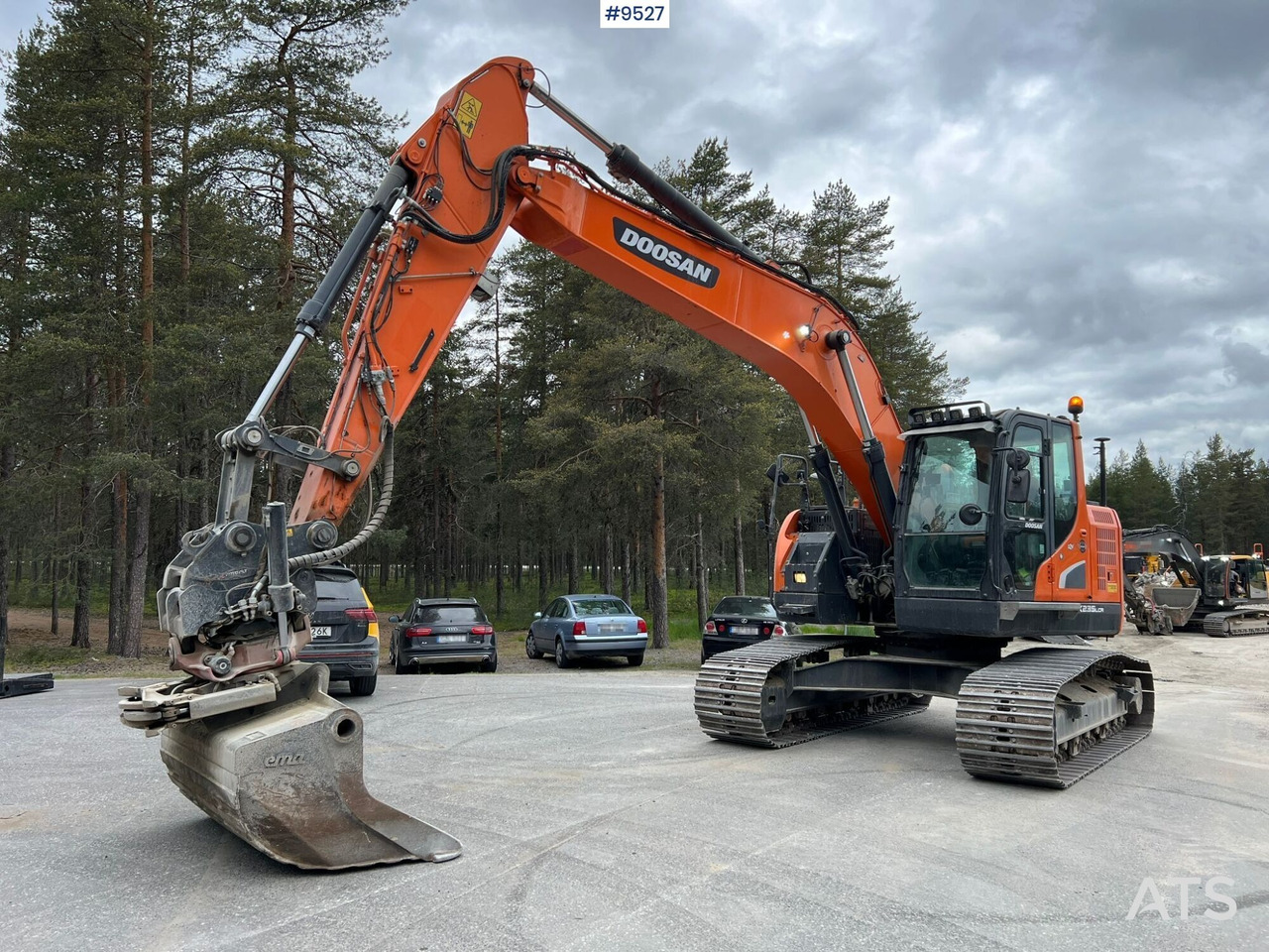 Excavator Doosan DX235 LCR-5 with excavator system (SEE VIDEO) - Vikšrinis ekskavatorius: foto 1 Excavator Doosan DX235 LCR-5 with excavator system (SEE VIDEO) - Vikšrinis ekskavatorius: foto 1