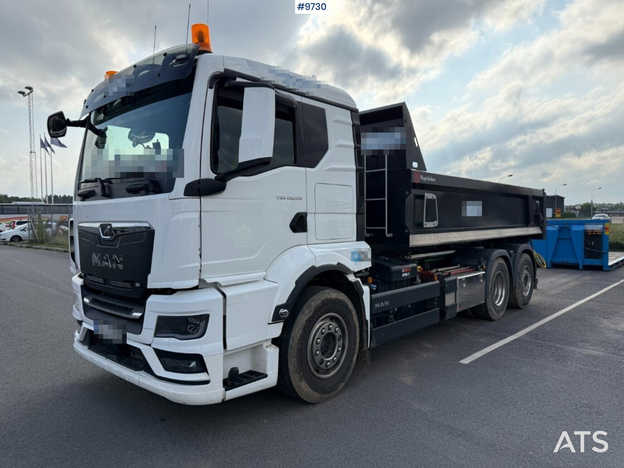 Hook lift MAN TGS 26.510 with crane flatbed and gravel flatbed - Hook-lift sunkvežimis: foto 1 Hook lift MAN TGS 26.510 with crane flatbed and gravel flatbed - Hook-lift sunkvežimis: foto 1