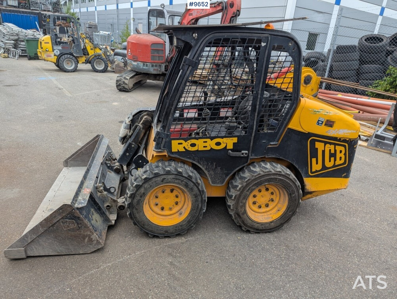 JCB Robot 160 tool carrier with grading bucket - Šarnyrinis krautuvas: foto 1 JCB Robot 160 tool carrier with grading bucket - Šarnyrinis krautuvas: foto 1