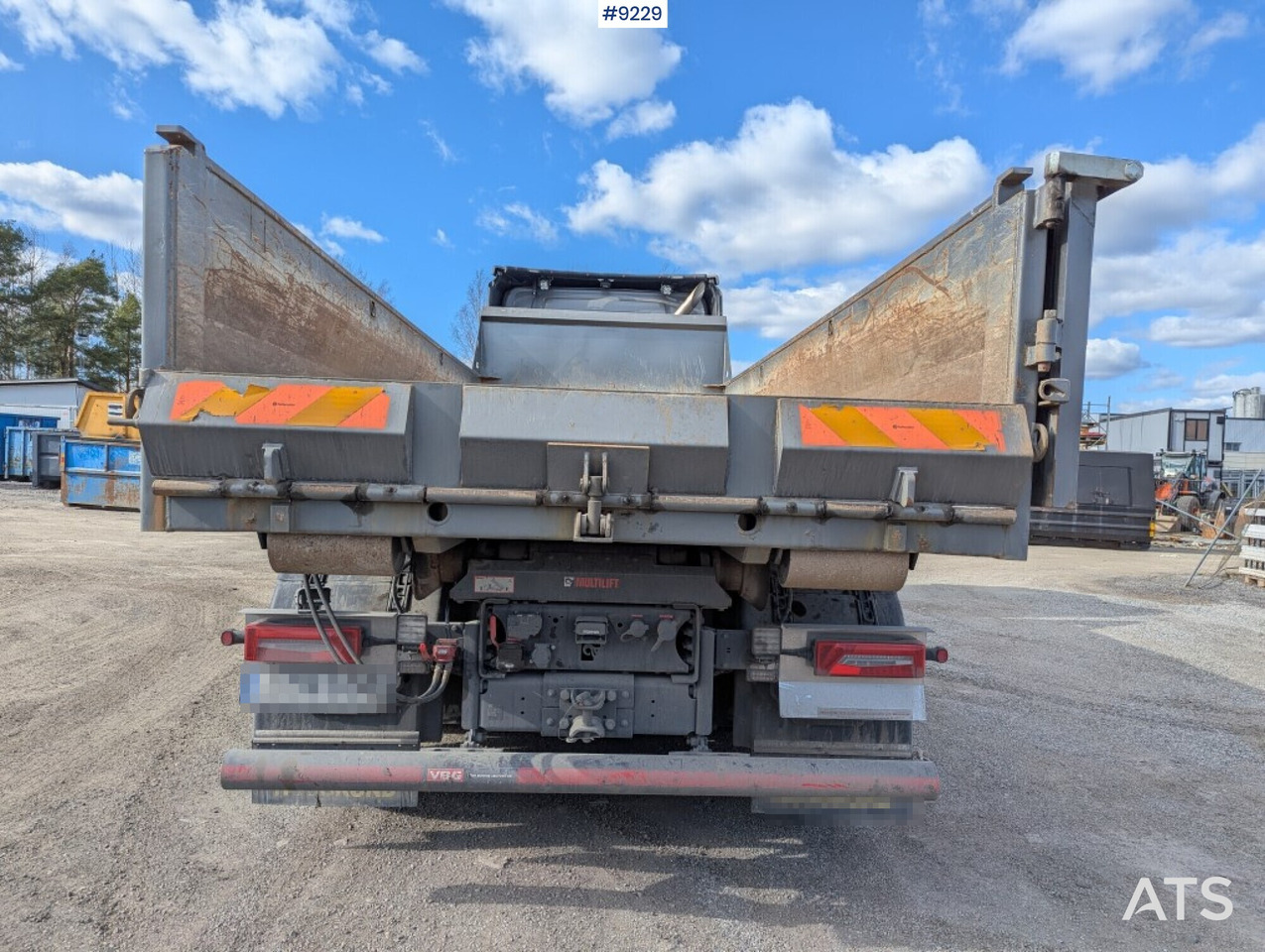 Lastväxlare Scania R560B8X4*4NB med grusflak - Hook-lift sunkvežimis: foto 3 Lastväxlare Scania R560B8X4*4NB med grusflak - Hook-lift sunkvežimis: foto 3