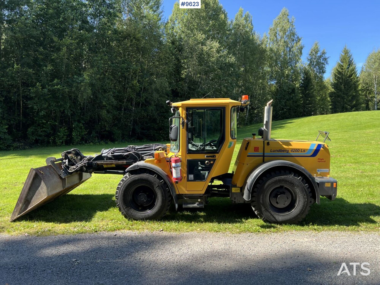 Lundberg 4200 LS wheel loader with attachments - Ratinis krautuvas: foto 1 Lundberg 4200 LS wheel loader with attachments - Ratinis krautuvas: foto 1