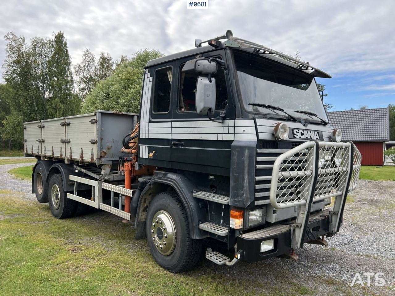 Scania R93 HL 6X2 with Hiab crane and plow mount - Platforminis/ Bortinis sunkvežimis, Sunkvežimis su kranu: foto 2 Scania R93 HL 6X2 with Hiab crane and plow mount - Platforminis/ Bortinis sunkvežimis, Sunkvežimis su kranu: foto 2