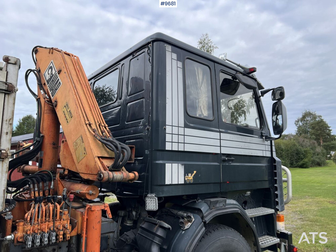 Scania R93 HL 6X2 with Hiab crane and plow mount - Platforminis/ Bortinis sunkvežimis, Sunkvežimis su kranu: foto 4 Scania R93 HL 6X2 with Hiab crane and plow mount - Platforminis/ Bortinis sunkvežimis, Sunkvežimis su kranu: foto 4