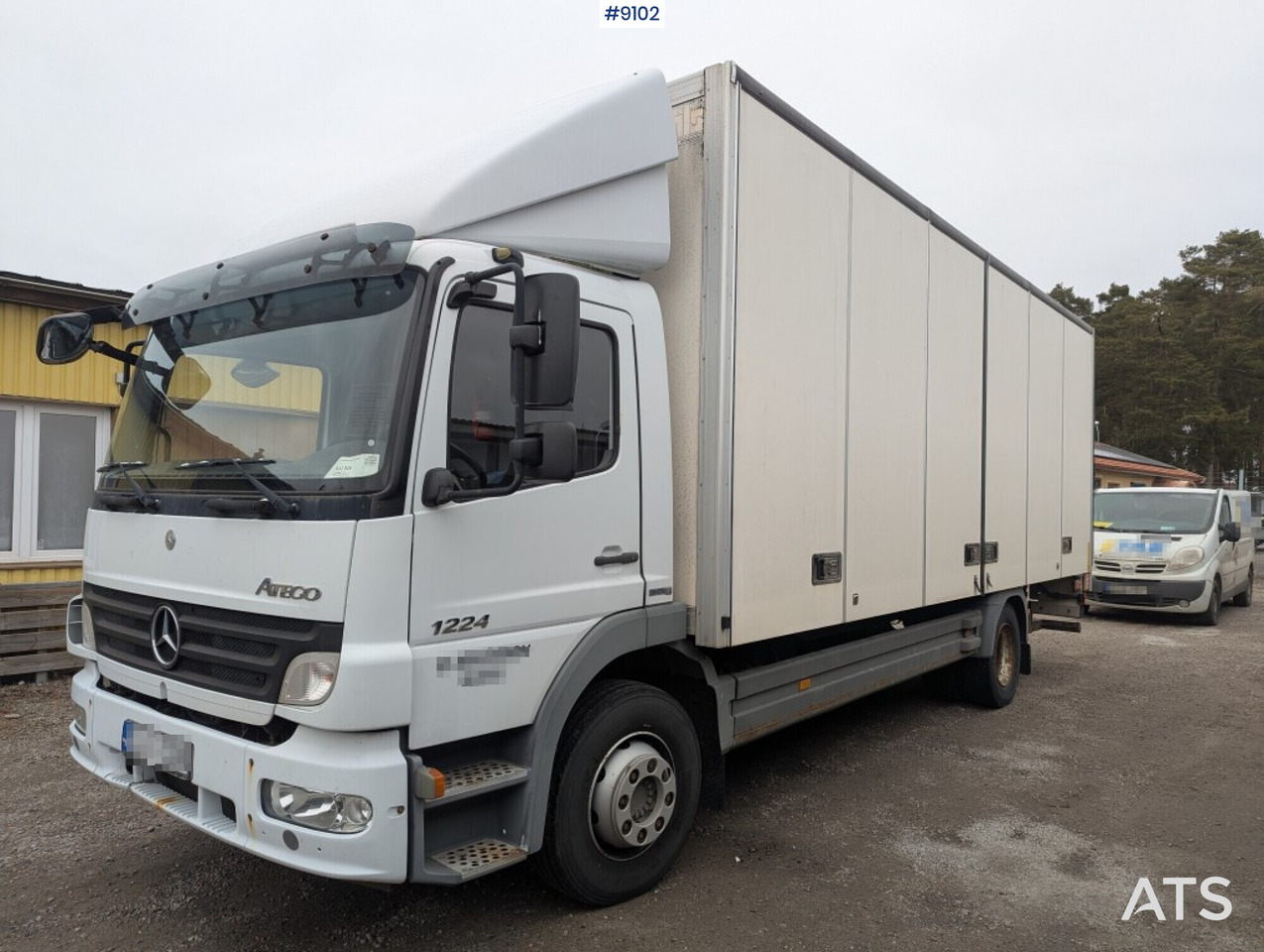 Skåpbil distribution Mercedes Benz 1224 L 4X2 - Furgonas sunkvežimis: foto 1 Skåpbil distribution Mercedes Benz 1224 L 4X2 - Furgonas sunkvežimis: foto 1