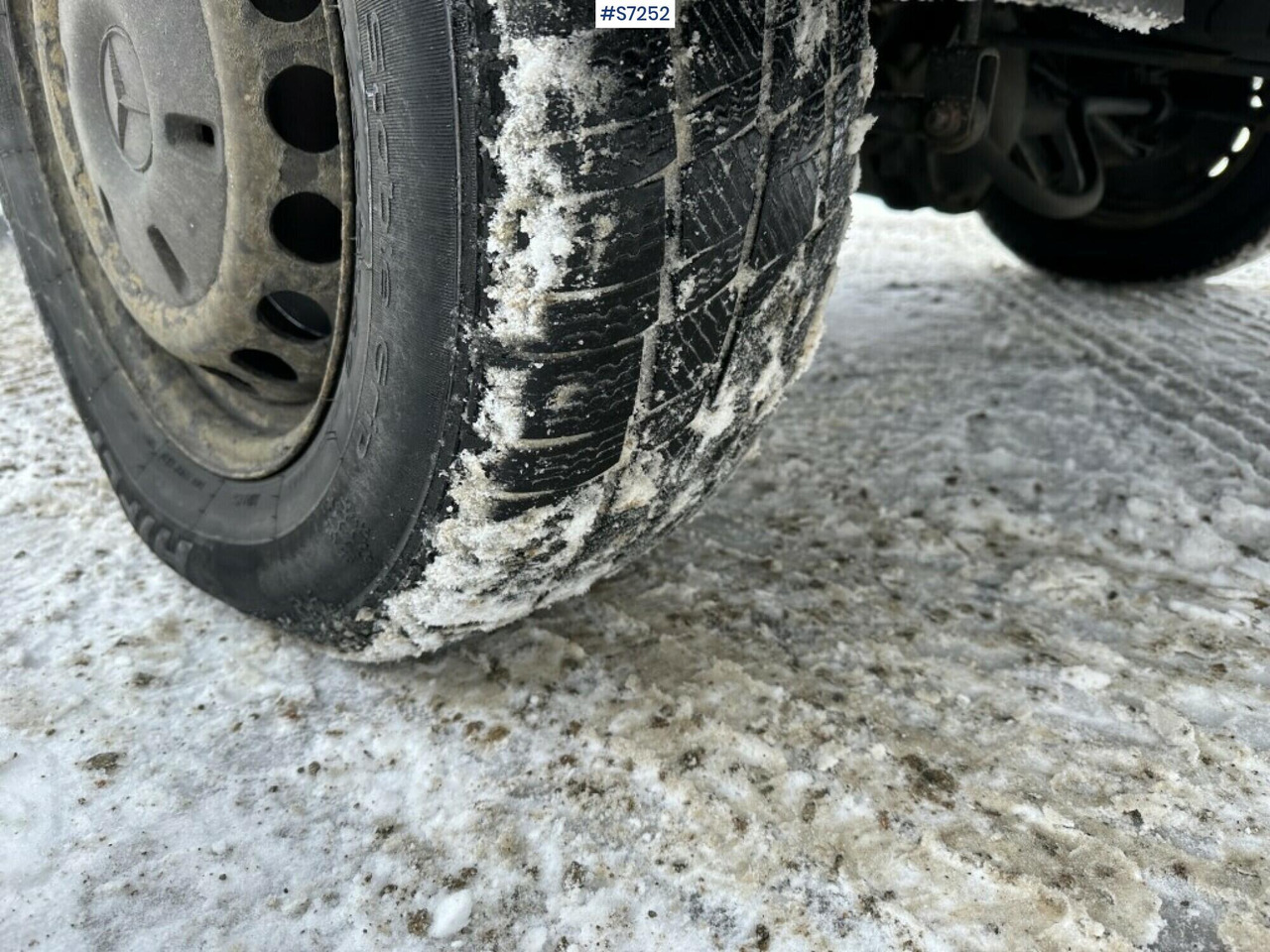 Furgonas su krovinių dėže Sprinter box truck Mercedes Benz with Tailgate lift: foto 20 Furgonas su krovinių dėže Sprinter box truck Mercedes Benz with Tailgate lift: foto 20