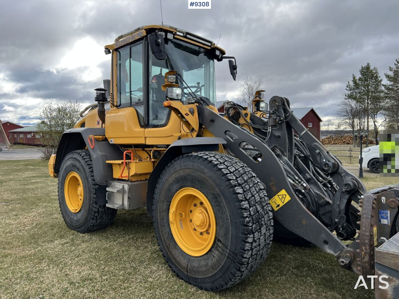Volvo L60 H Wheel loader with grading bucket (VIDEO) lizingą Volvo L60 H Wheel loader with grading bucket (VIDEO): foto 12