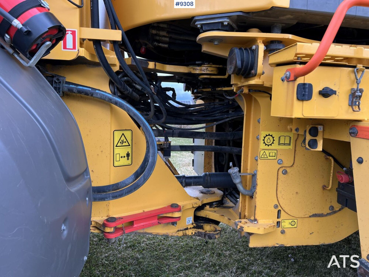 Volvo L60 H Wheel loader with grading bucket (VIDEO) lizingą Volvo L60 H Wheel loader with grading bucket (VIDEO): foto 19